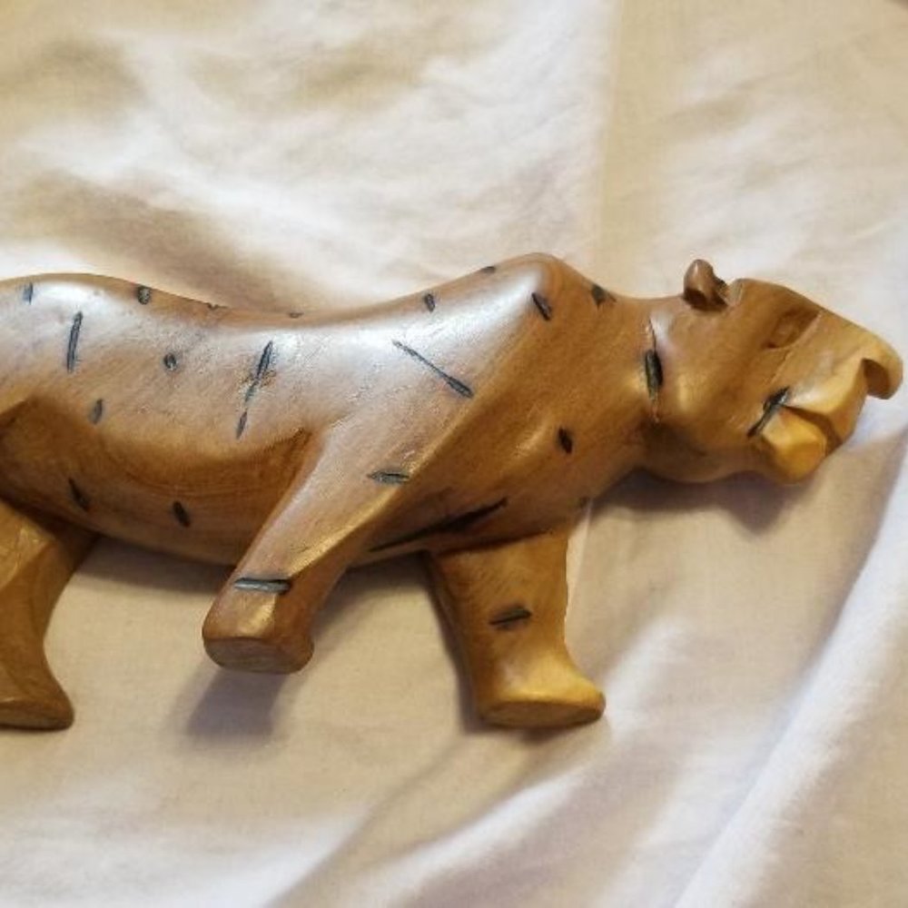 VINTAGE 1970'S CARVED WOOD TIGER STATUE FIGURINE